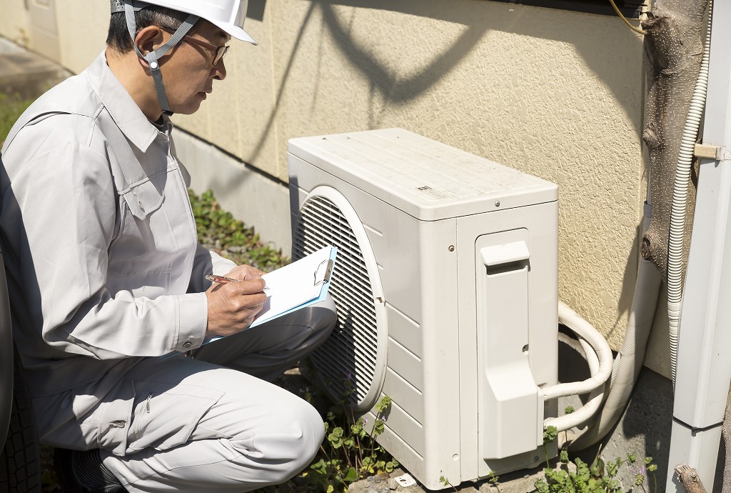 室外機の点検中